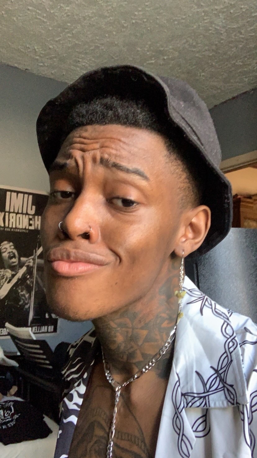 Javal G Minor/Blades: Loss inspired me, and the mental loops that caused me. My art is pain. I lost a lot of people to violence, disease, accidents, and made some promises I want to keep that’s why I’m here. That inspires me not to end&nbsp;it.