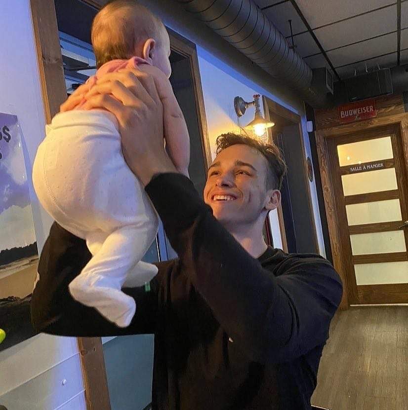 Anthony Saumure: I’m a 21 years old young man who loves to do extreme sports like snowboard and skateboard, and I’m a basketball&nbsp;fan.