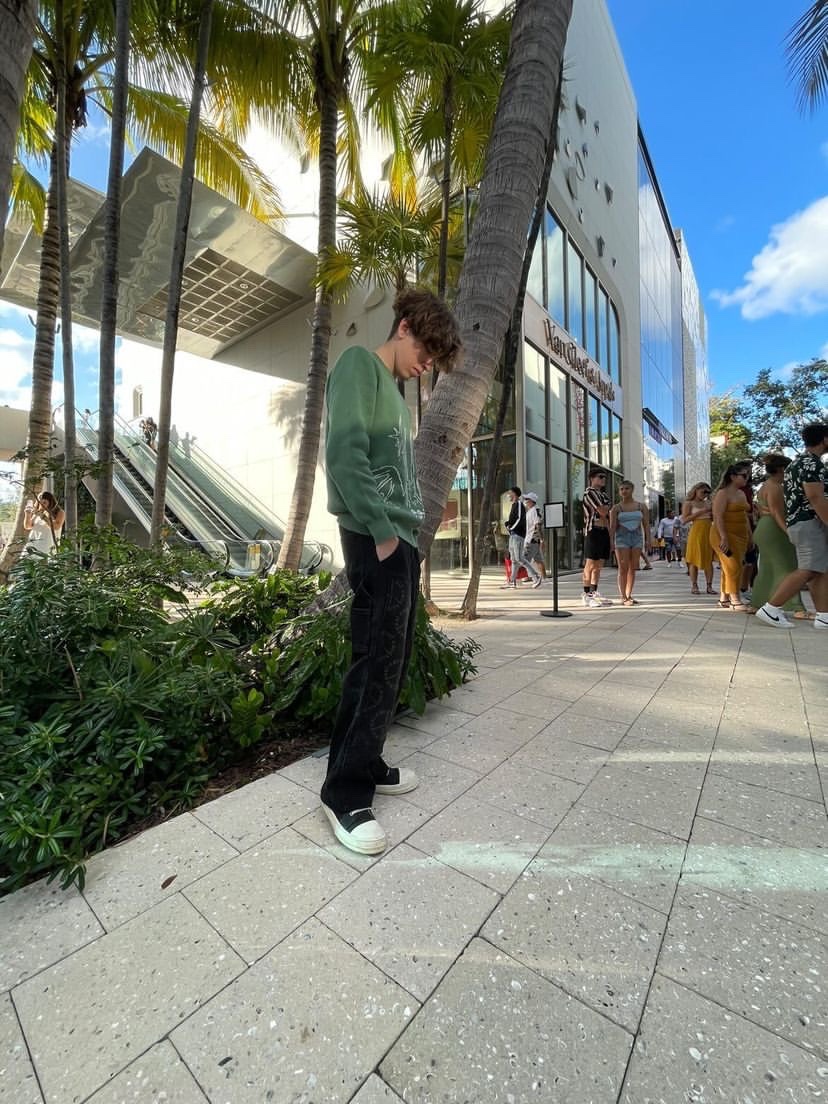 FalseCris: My ultimate goal in life is to be able to live financially free with my family and go on tour with music and&nbsp;clothes.