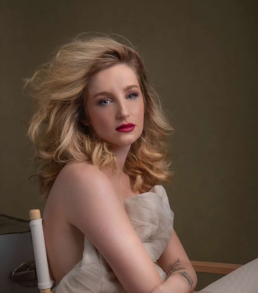 Lauren: Don’t settle for a mediocre life. Our lives have expiration dates, don’t waste yours playing by the rules. Have some fun. Chase your dreams. Be&nbsp;yourself