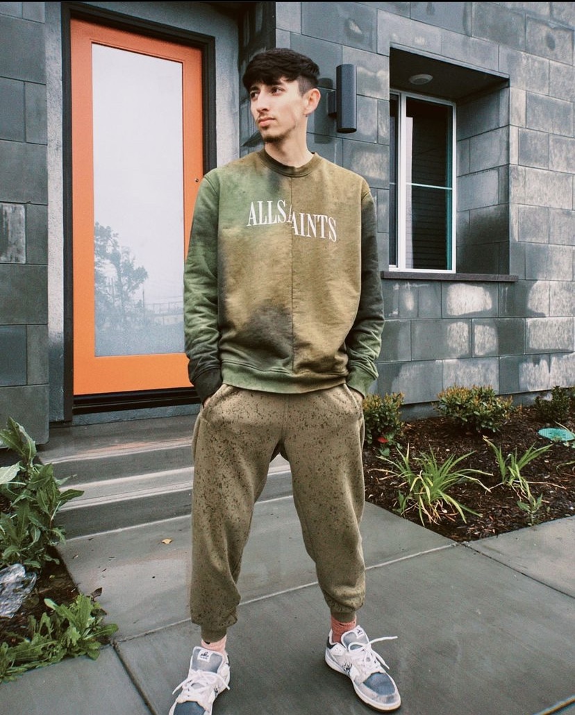 The Life & Net Worth of YouTuber&nbsp;Simplistic.